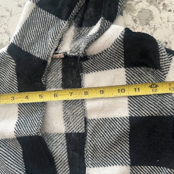 Zulily black and white plaid shacket - Picture 5 of 7